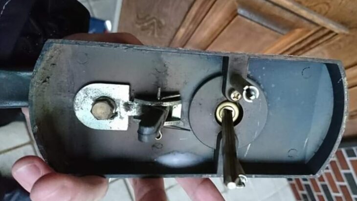 ALPHA製のサムラッチ錠｜鍵を全て紛失したことによる解錠＆交換