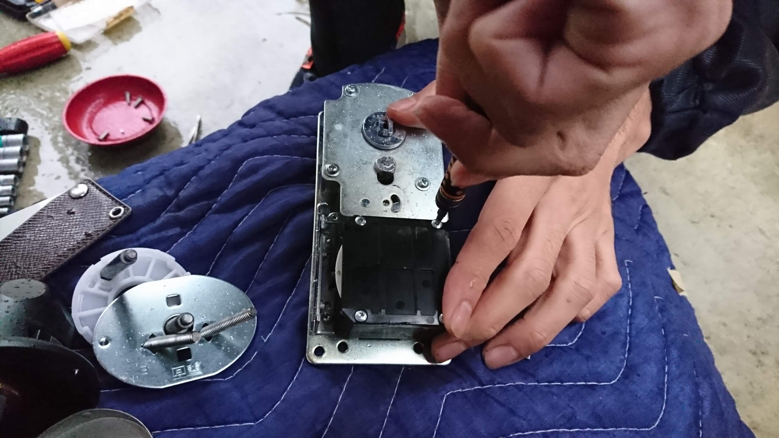 シャーロック製の錠前の分解修理に対応する鍵屋
