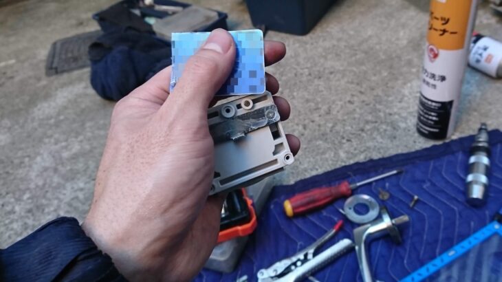 折れたカードキーの取り出しに成功