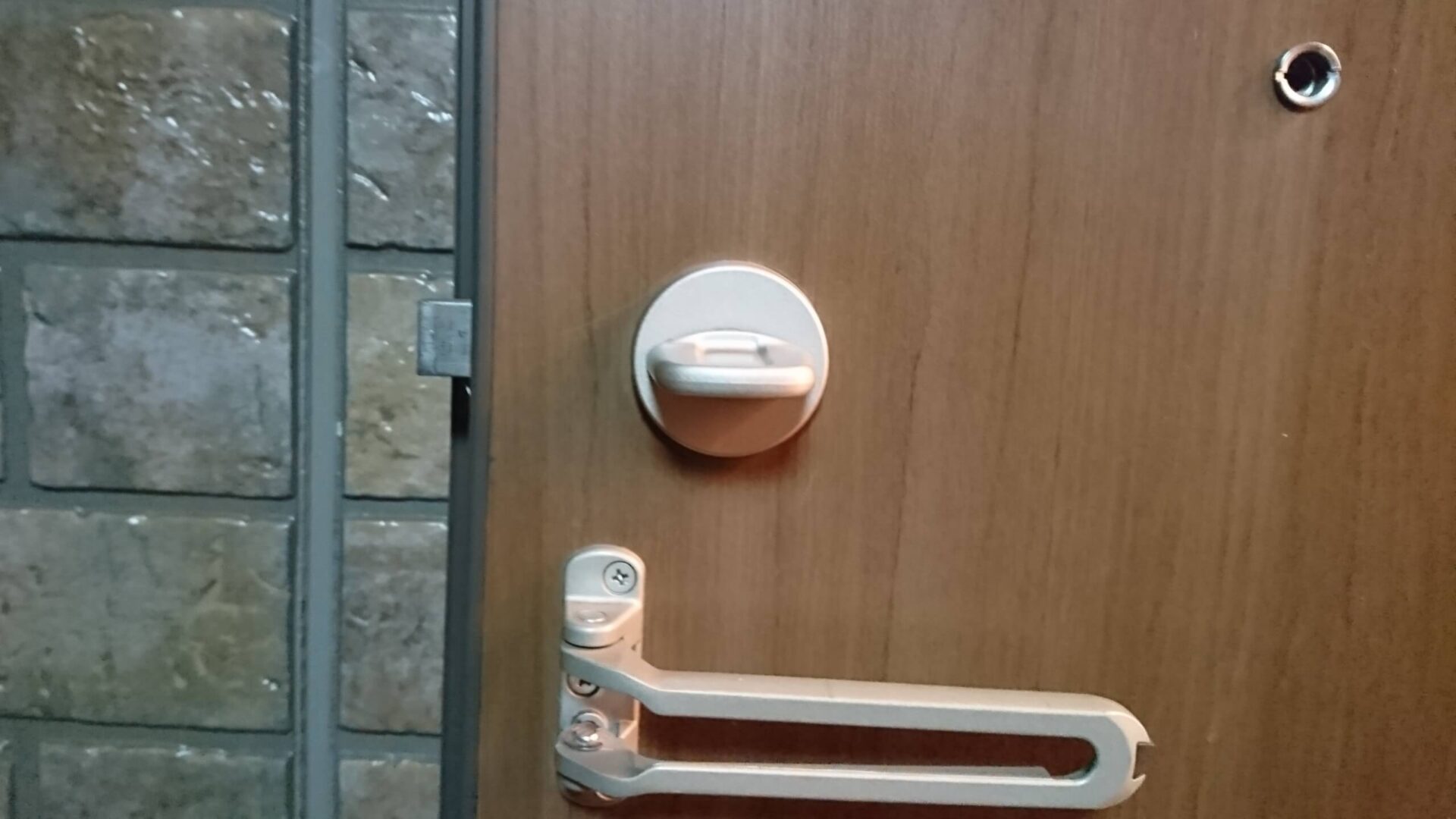 玄関のギザギザ鍵＆電子錠｜実はギザギザの鍵を解錠する方が難しい？