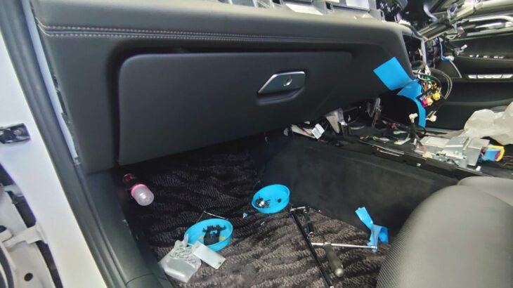 ＢＭＷのグローブボックスの鍵開け依頼｜ピッキングによる無傷解錠！