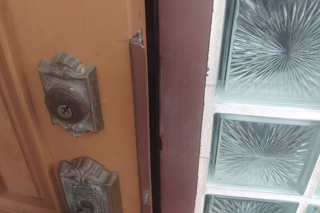 玄関鍵のピッキング解錠に出張対応する千葉の鍵屋