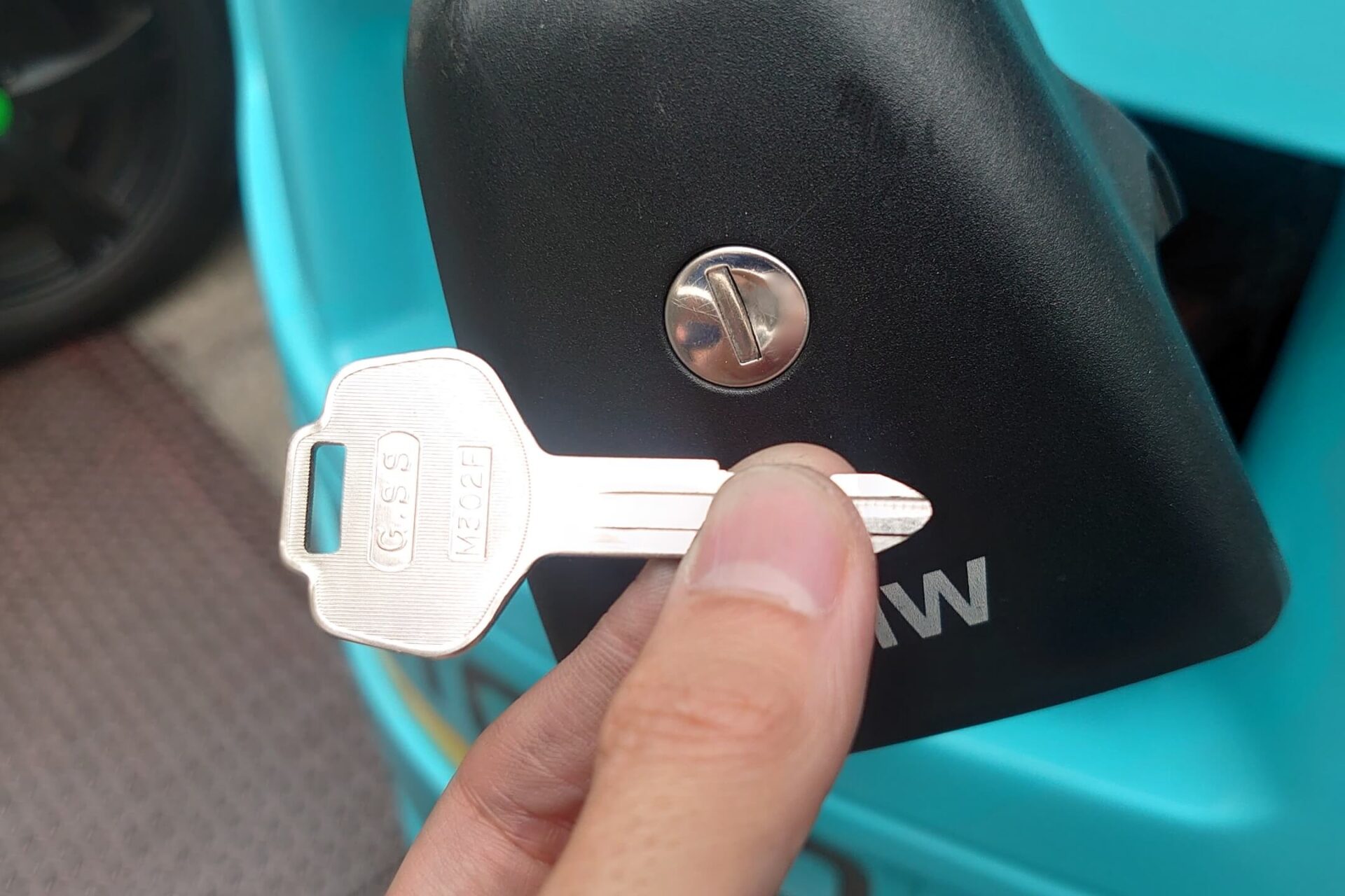 BMW純正のルーフキャリアの鍵を紛失｜出張したその場で鍵を作製！