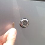 車の鍵が折れたことによる抜き取り作業や新しい鍵の作製に出張対応！