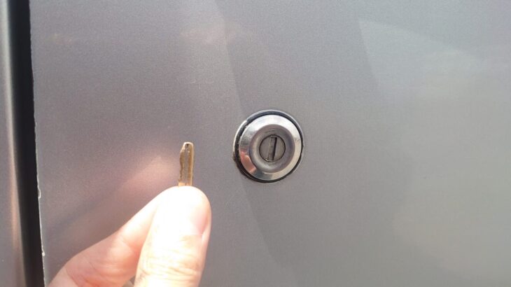 ドアシリンダーで鍵が折れても大半は分解せずに抜き取り可能