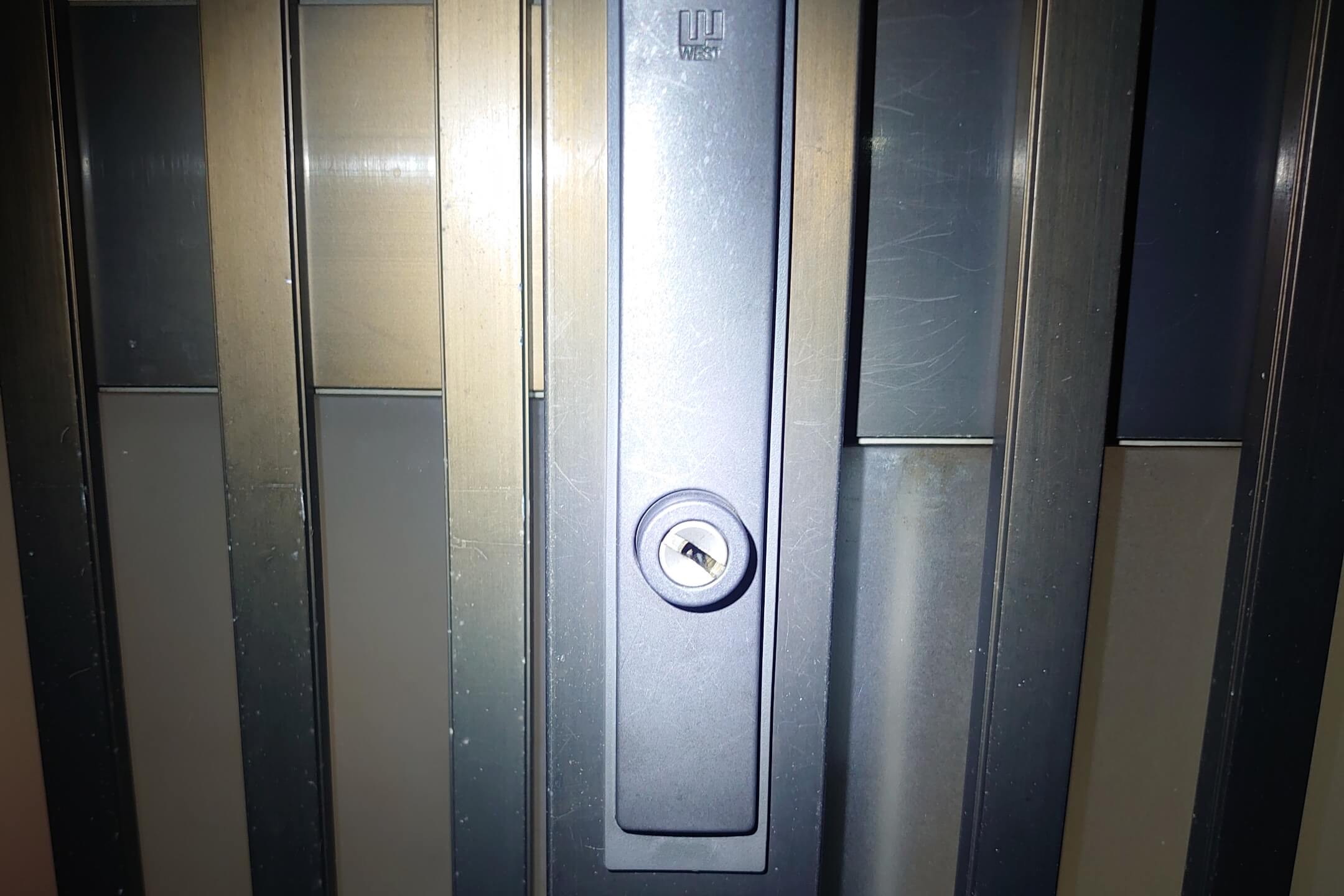 WEST製の引き戸(916のディンプルキー)の鍵紛失による鍵開け