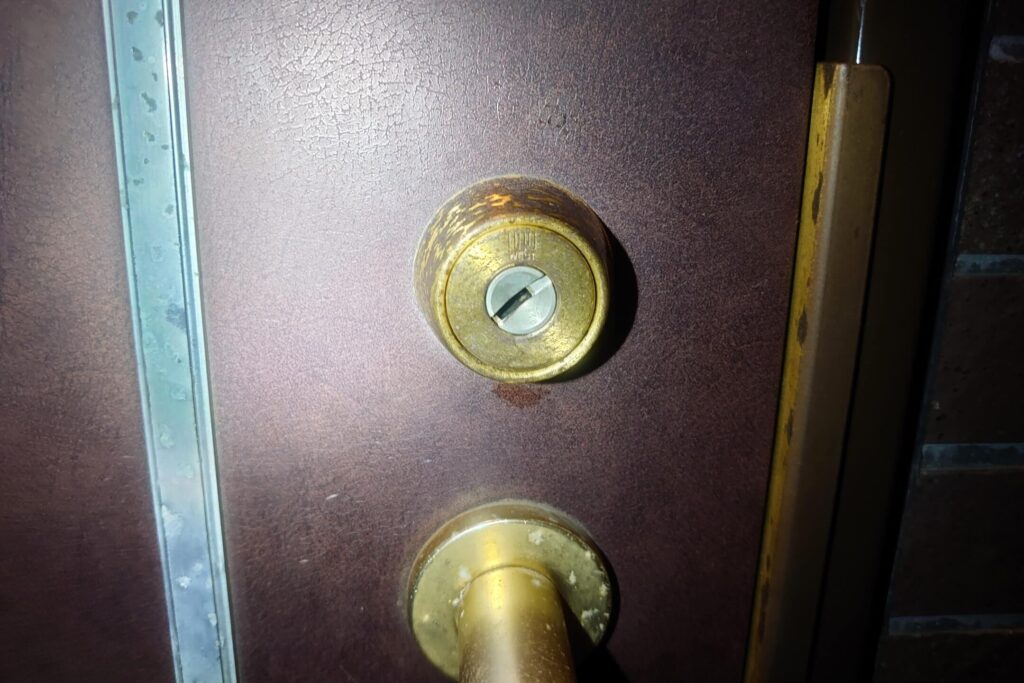 玄関のディンプルシリンダーをピッキング解錠することは稀