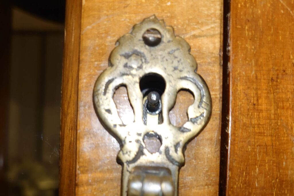 棒鍵の鍵穴内部に棒状の突起があると難易度アップ