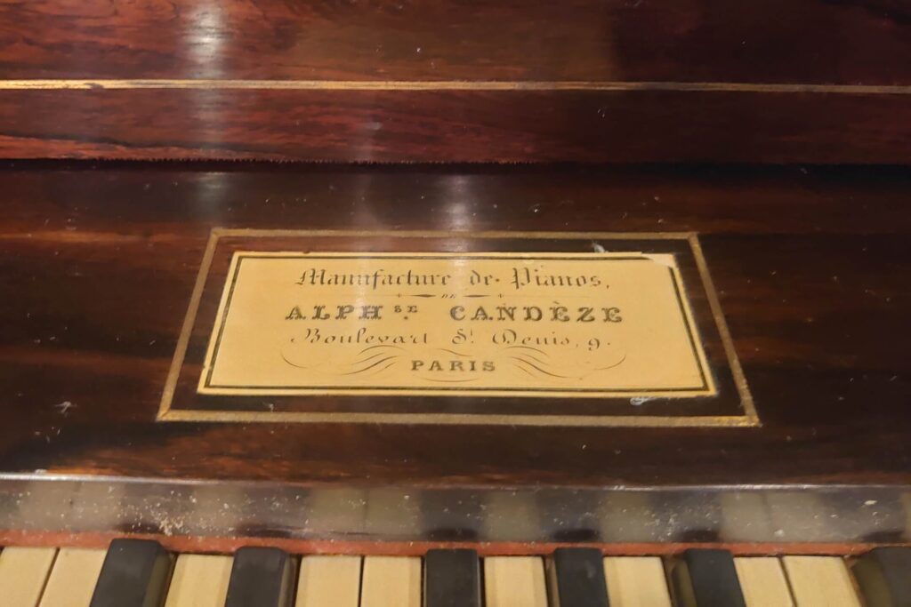 フランス製のピアノで使われている棒鍵解錠