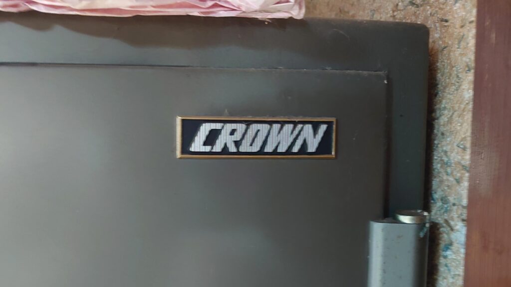 CROWN「クラウン」製の業務用金庫