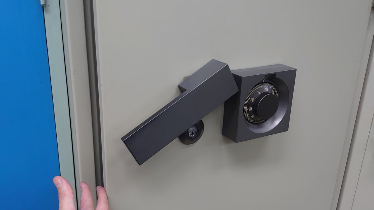 ITOKI金庫の100万変換ダイヤル錠を手探り解錠 ITOKI金庫の100万変換ダイヤル錠を手探り解錠